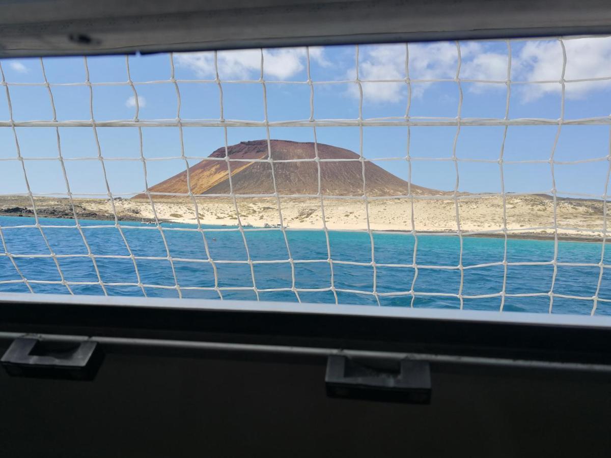 Magnifico Barco En La Graciosa Hotel Caleta de Sebo Exterior photo